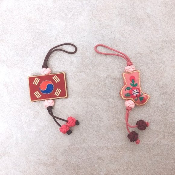 NEW korean Keychain Souvenir - Picture 5 of 6